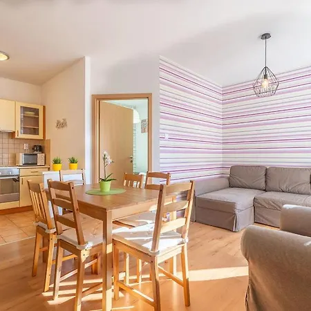 Ah-laguna Apartment
